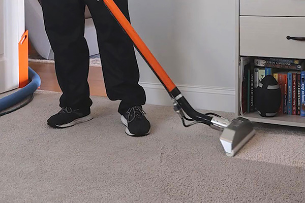 CARPET-CLEANING-PIC-W-ORANGE-WAND-400